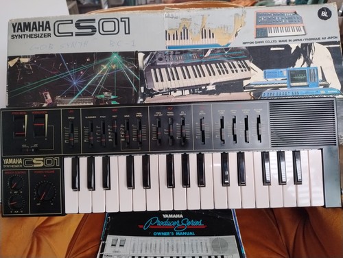 Yamaha cs01 analog synth - cs01, black